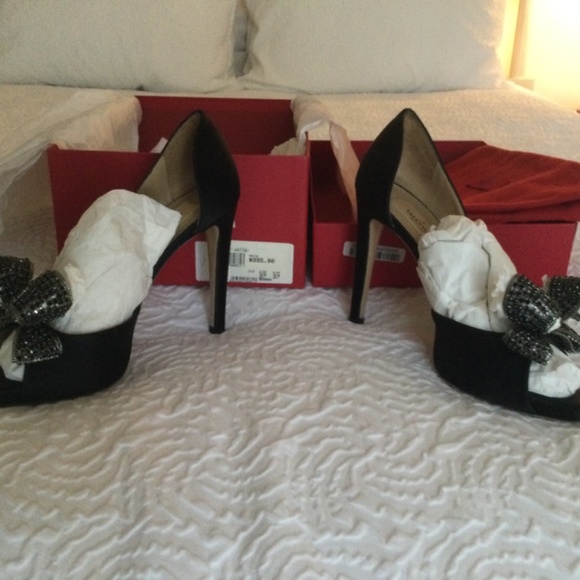 VALENTINO, size 37, black satin with rhinestone bows - Picture 2 of 8